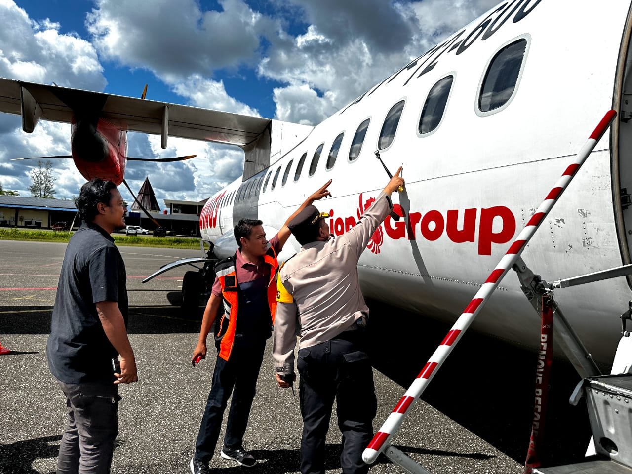 Pesawat Wings Air Ditembaki Saat Mendarat di Bandara Nop Goliat Dekai