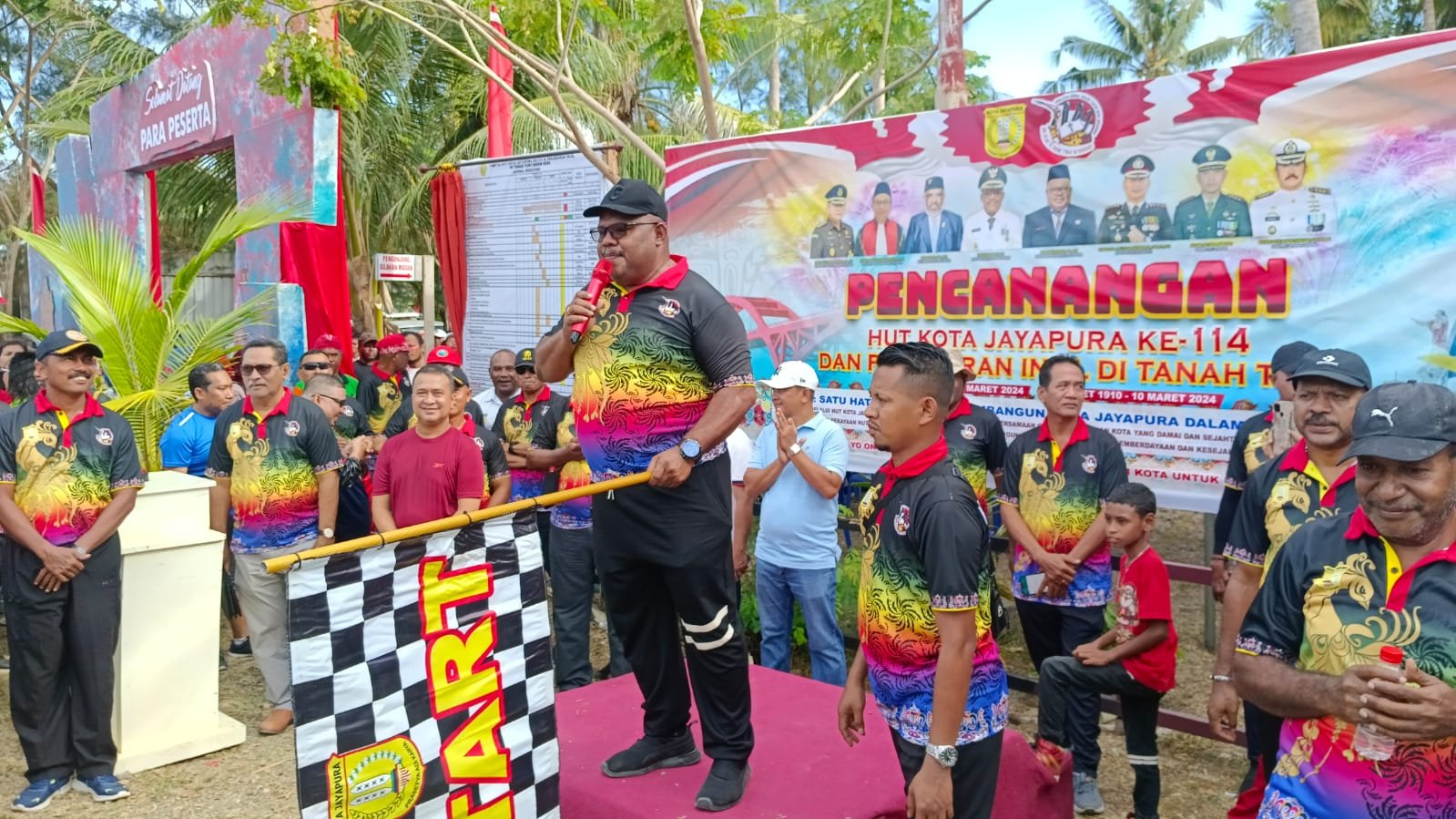 Bertabur Hadiah, Ribuan Warga Kota Jayapura Meriahkan Pencanangan HUT ke 114 Kota Jayapura dan HUT PI