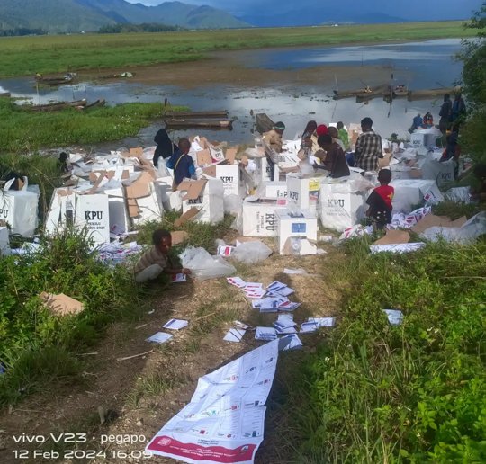 Viral! Kotak Suara Pemilu di Bongkar Warga